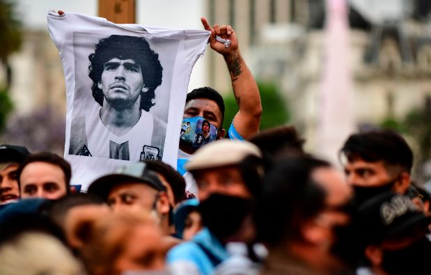 马拉多纳上帝之手拿冠军了吗,马拉多纳是梅西的什么人