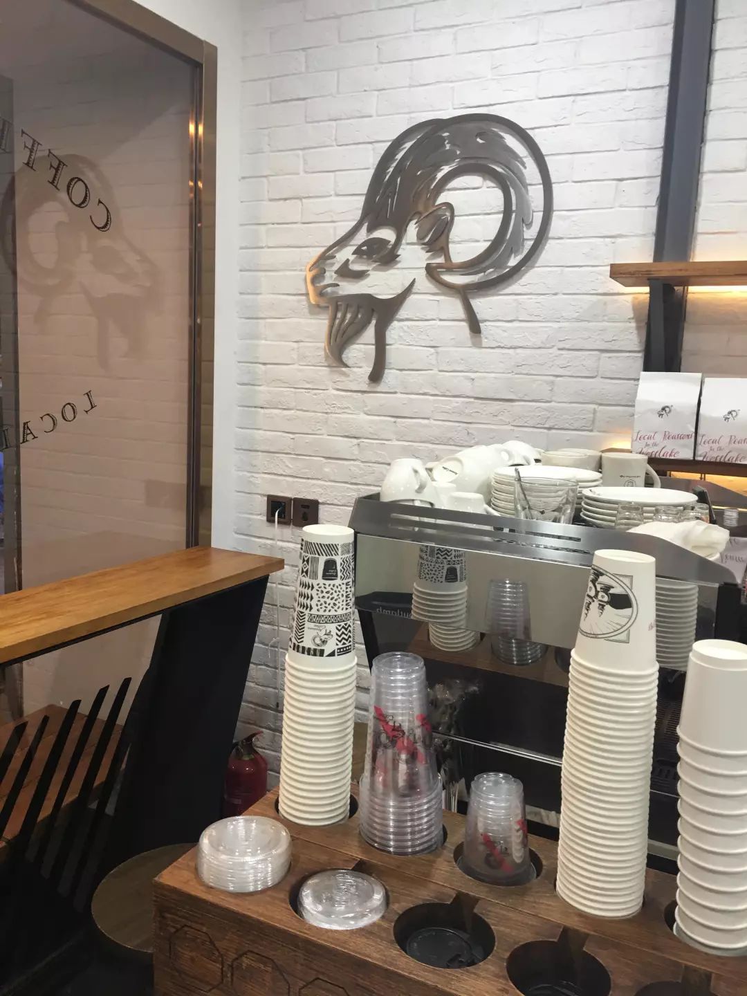 酗酒后起床,会想和重要的人分享的杭州骨灰级咖啡地图