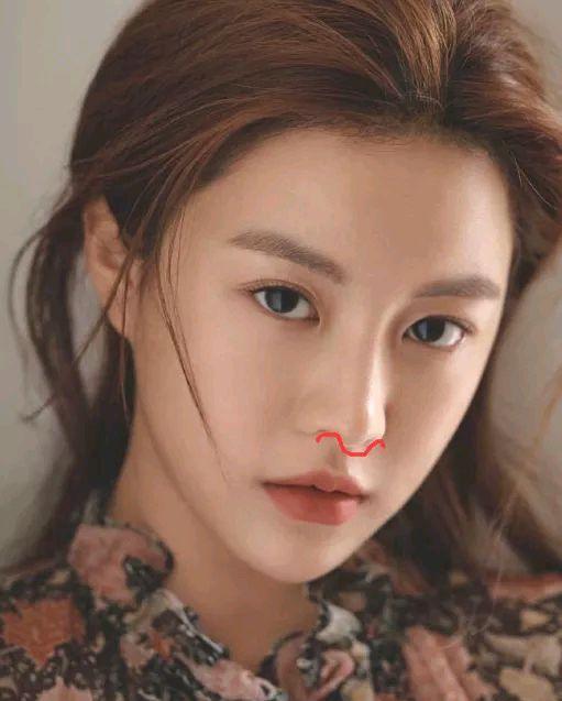 脸上有三条线的女生,女人脸上有美人线