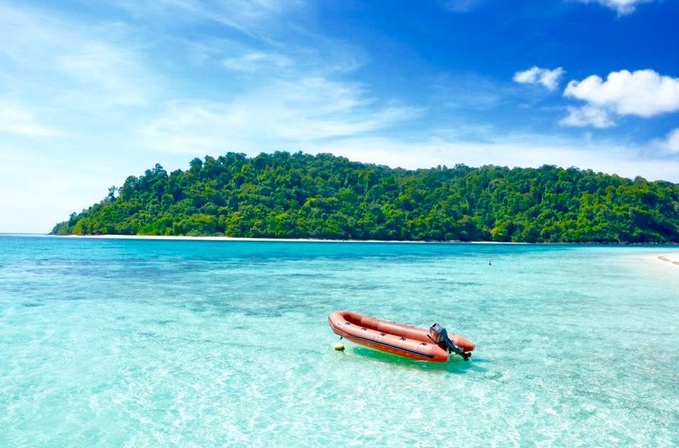 第一次出国去泰国还是印尼,第一次出国去泰国旅游怎么样