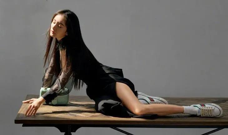 明星们脚上的球鞋，悄悄变贵了