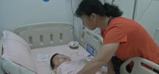 小孩误吞杏核怎么办,孩子误吞带壳杏核