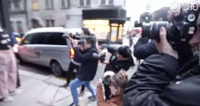 我们花了400块，把土鳖小伙子送上了伦敦时装周？？？