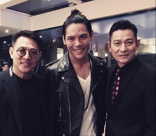 向佐健身练腰,向佐一身肌肉怎么锻炼的