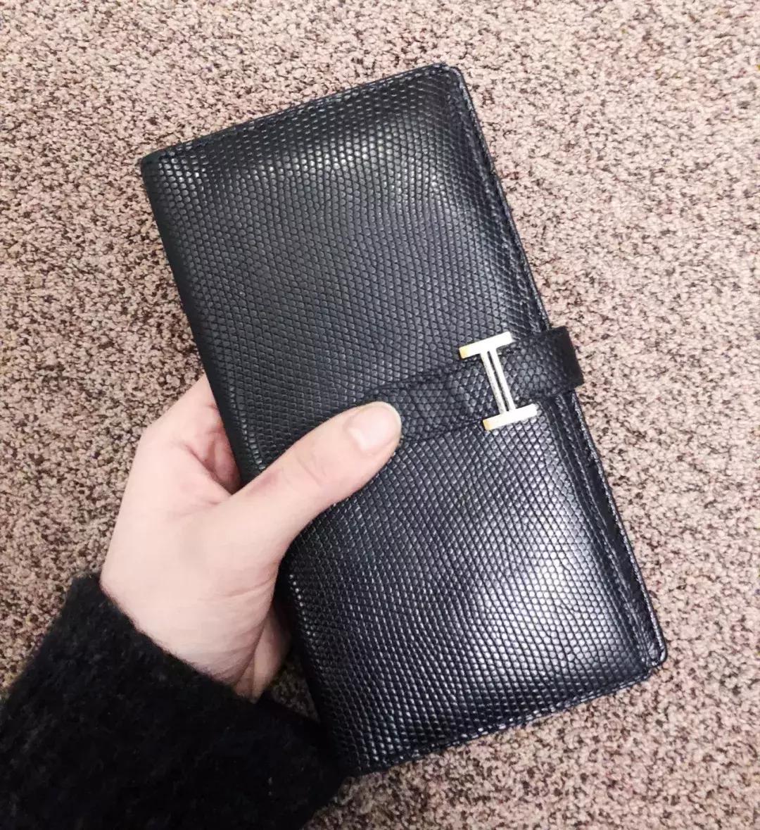 这10位女生的钱包里不仅有钱，更有你想不到的！