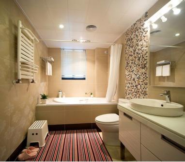 卫生间无窗户怎样通风和采光,卫生间小窗户怎样增加采光