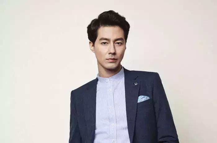 拯救发际线高额头大的发型,发际线大额头宽适合什么发型