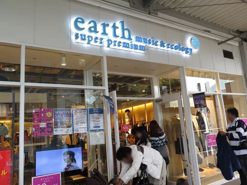 苏芒突然离任时尚集团总裁;开云眼镜部门入驻京东