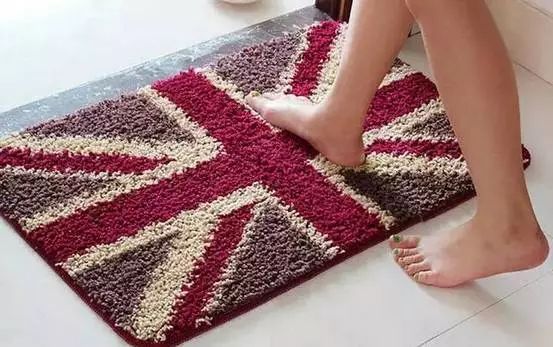 地垫到底该放在大门外还是大门里