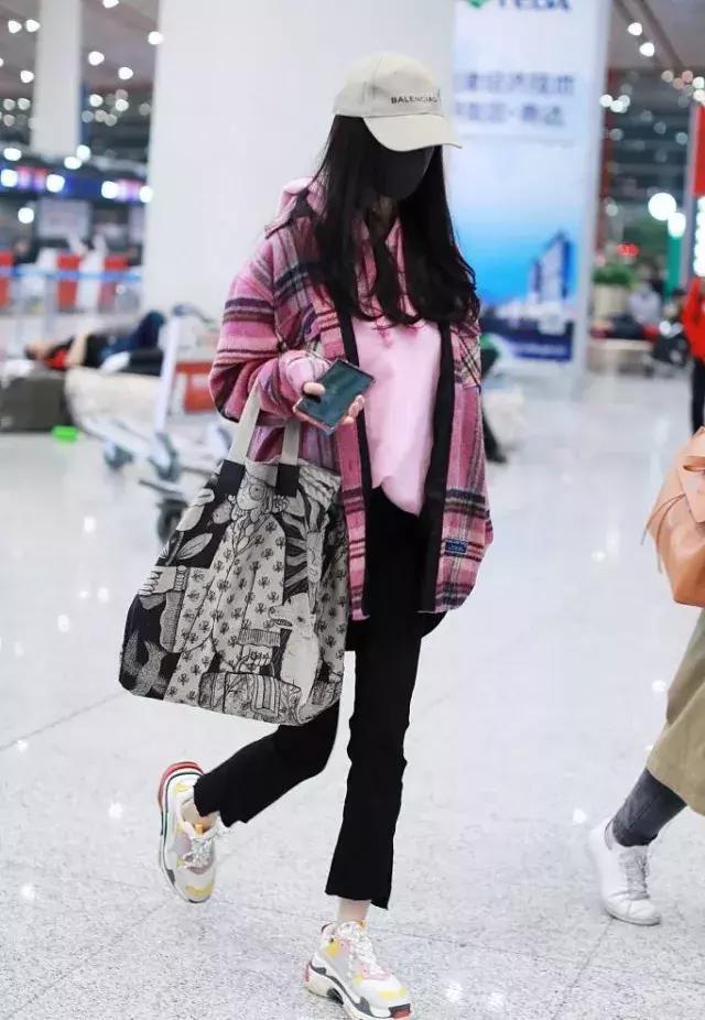 杨幂同款卫衣穿搭,杨幂同款卫衣如何搭配