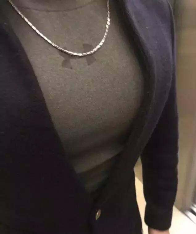 胸肌太大了穿不上衬衫,胸肌太大衬衣扣不上