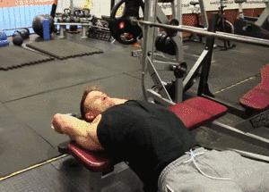 胸肌太大了穿不上衬衫,胸肌太大衬衣扣不上