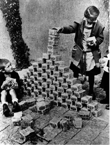 相信我，这一定是朋友圈里最珍贵的照片！