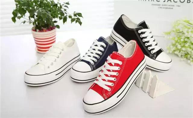 帆布鞋侧面的两个孔是干什么的,帆布鞋边上那两个洞有什么作用