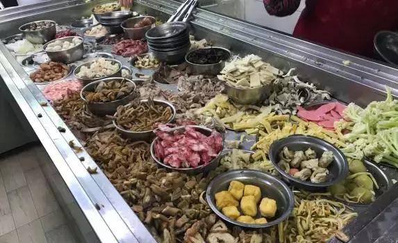 这家店的老板心太坏，放这么多料，是存心为难我胖虎？