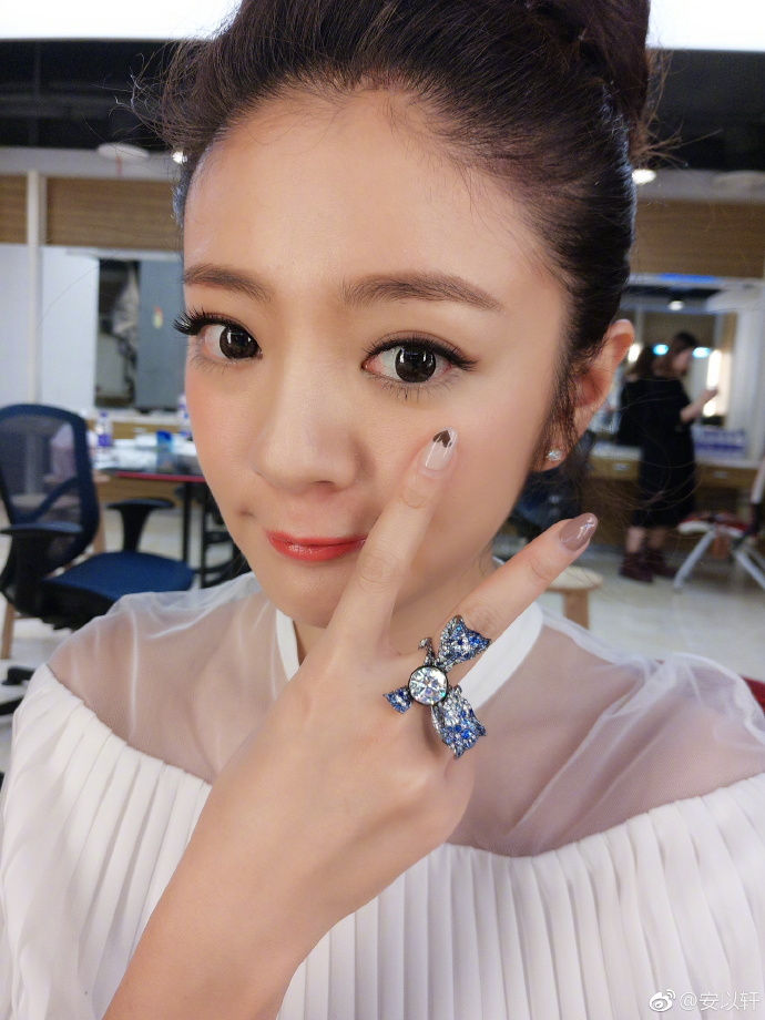 安以轩戴钻戒视频,安以轩10克拉钻戒多少钱