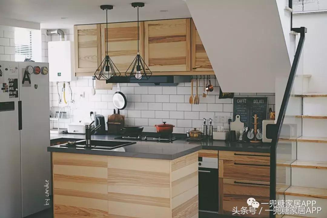 没有主灯无吊顶,不做吊顶也可有灯