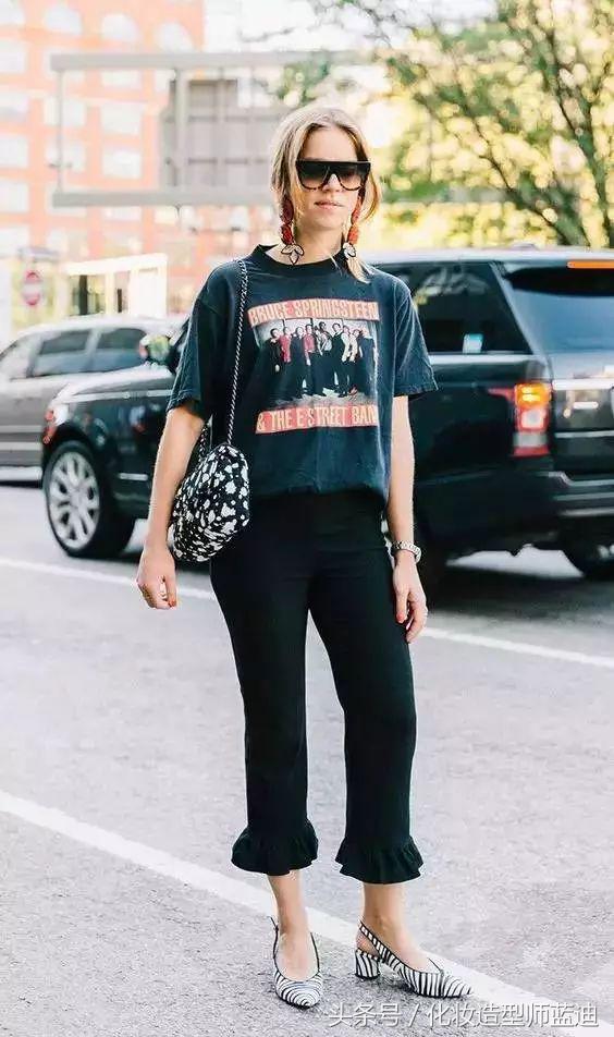 白t恤穿法搭配,t恤的30种穿法高级又时髦