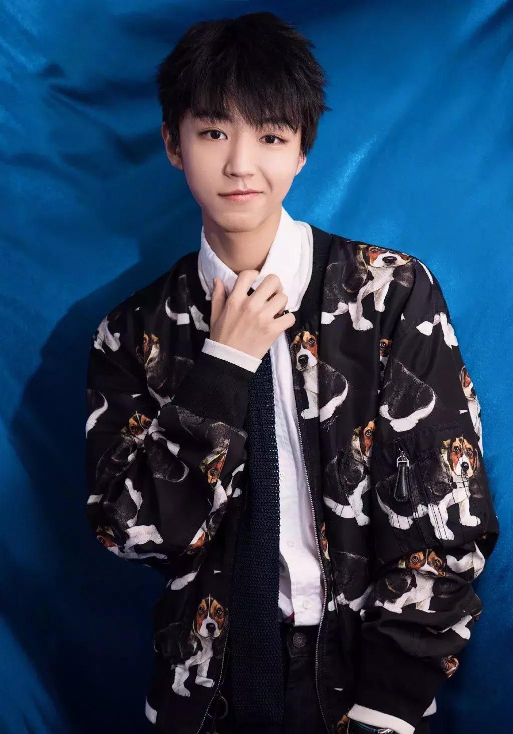 今年春天衬衫最新穿法，不时髦都不行，太有气质了