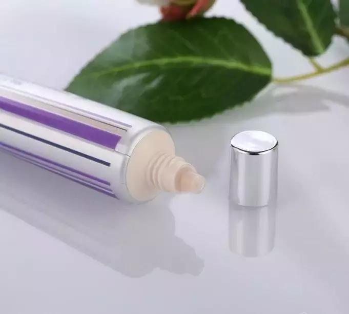 大油皮选择什么样平价粉底液,选粉底选比自己白的还是自然的