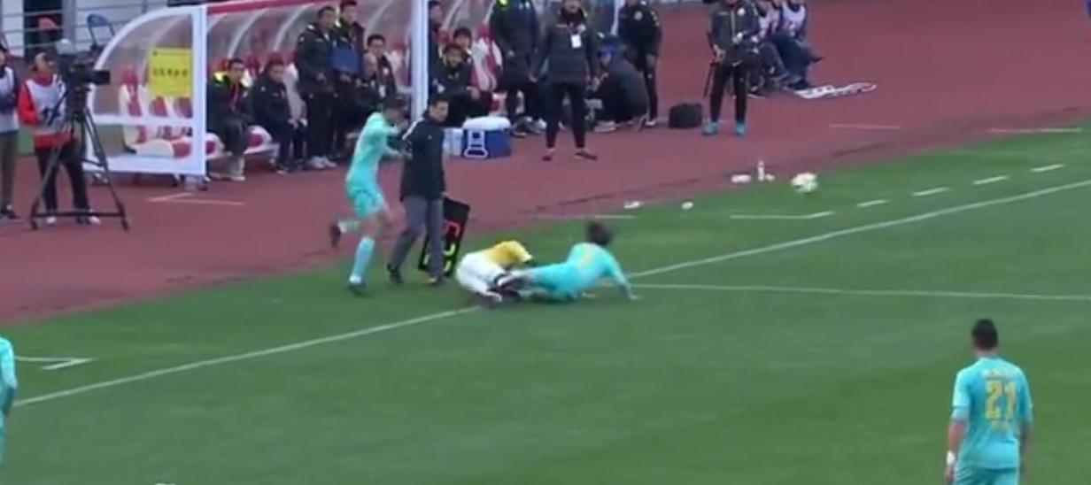 2022年足坛暴力冲突,盘点足坛十大暴力飞铲