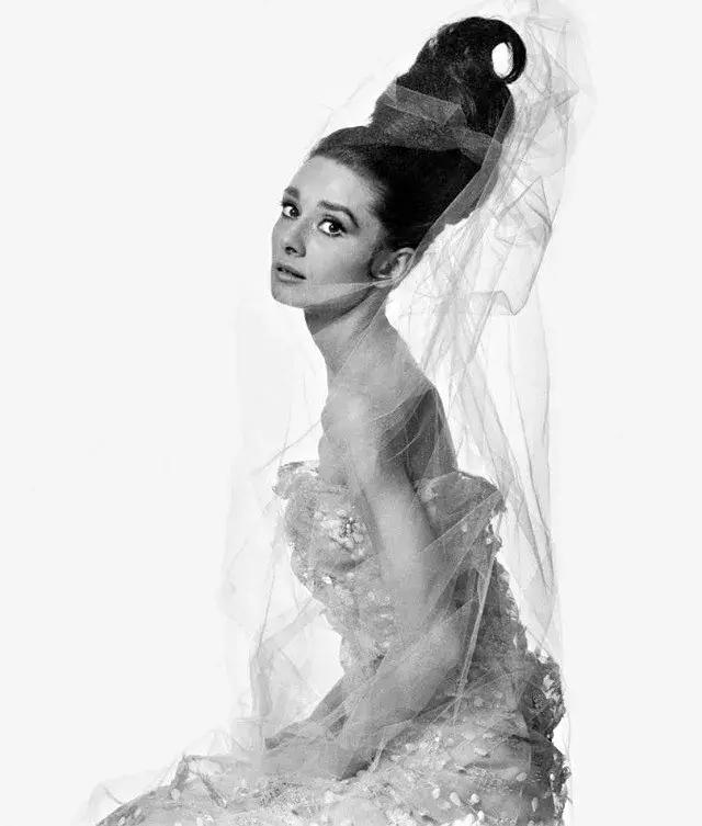 赫本和纪梵希，有一种友情超越爱情