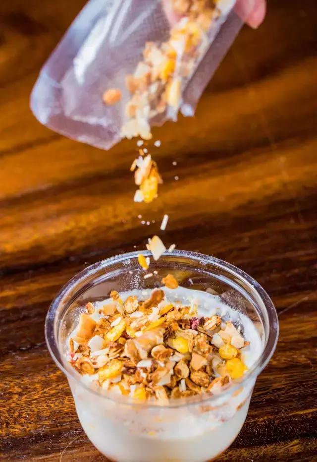 转角遇到猪？！魔都首家粉猪餐厅，吃完变精致的猪猪女孩！