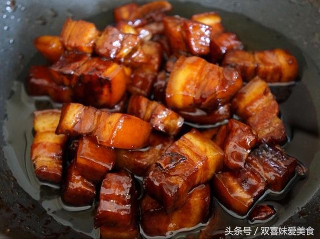 不用不粘锅的锅炒糖色粘锅吗,炒糖色稍微有点苦正常吗