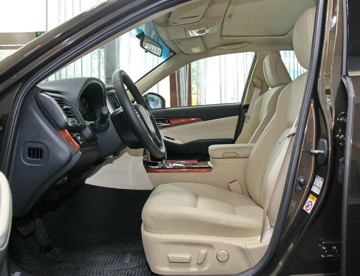 丰田皇冠2.0t对比雷克萨斯es200,丰田皇冠2.0t跟雷克萨斯es2.5