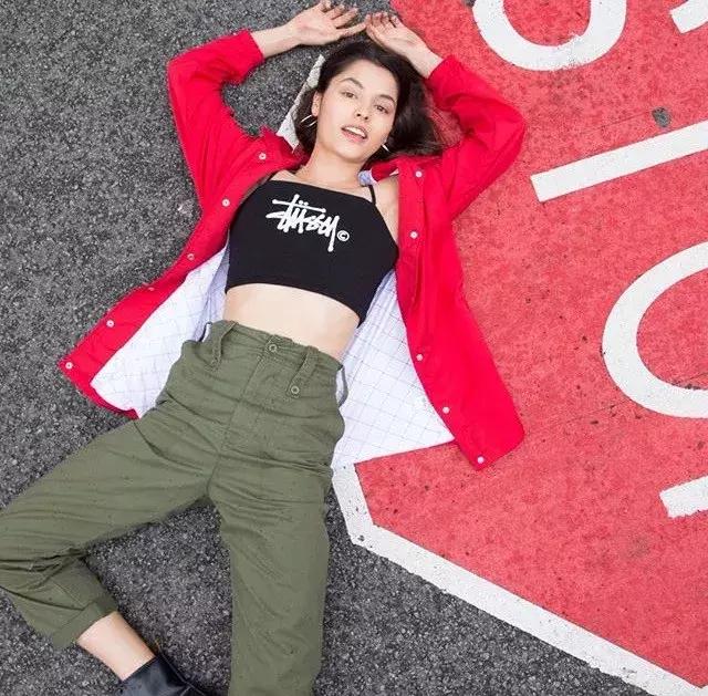 穿上这件外套你就是花丛中最酷的那朵花！