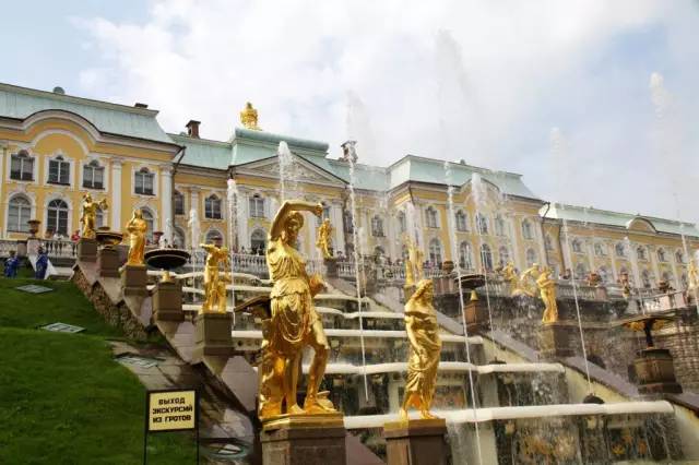 世界上最壮观的喷泉图片视频,世界上十大喷泉