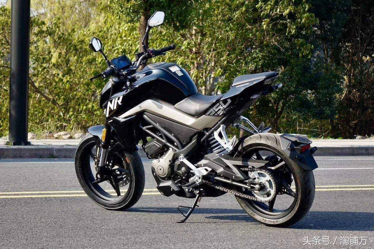 春风250nk和豪爵dl250对比,最新款春风250和赛250哪个更好一点