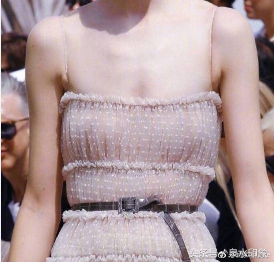 女生平胸到什么程度,平胸是什么体验太扎心了