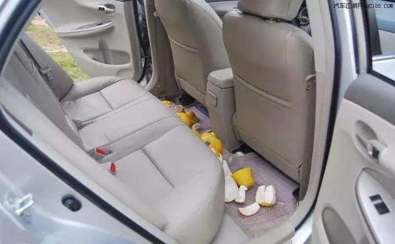 新车有异味是不是甲醛超标,新车有一股刺鼻的味道危害大不大