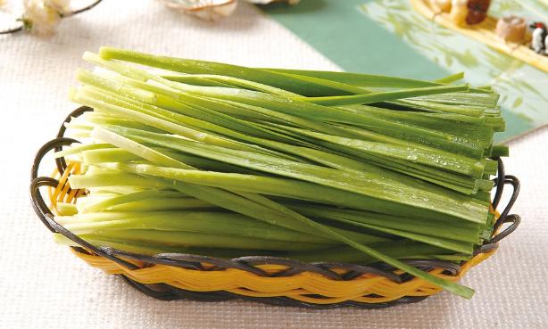 韭菜鸡蛋炒河虾家常菜做法,韭菜炒小河虾真是绝配鲜甜味美