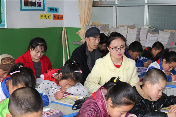 庄浪县南湖小学刘艳艳英语课堂寓教于乐