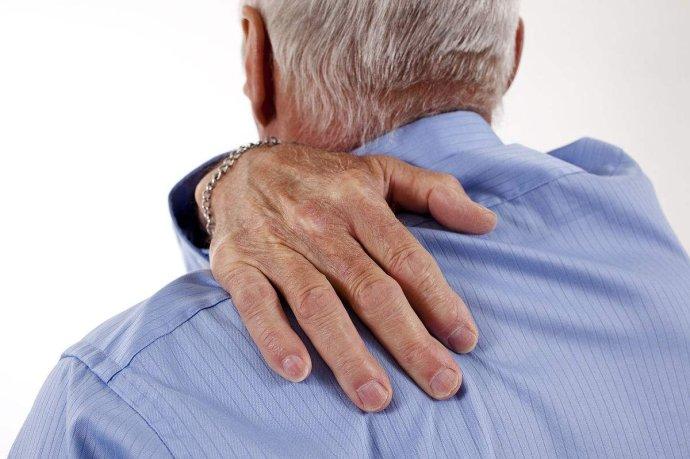 右胸肌肉隐隐疼痛的原因有哪些,腿部肌肉游走性疼痛是什么原因