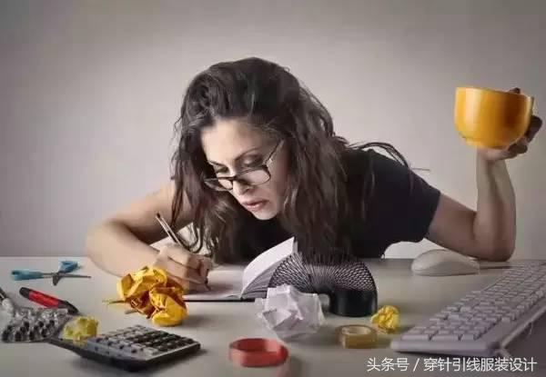 要怎样成为一个合格的服装设计师,如何才能成为国际顶级服装设计师