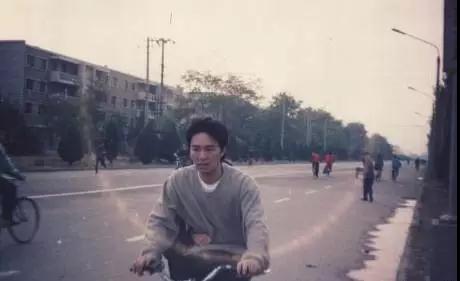 罕见的李嘉诚、20岁的屠呦呦、没长高的姚明，这是最珍贵的照片