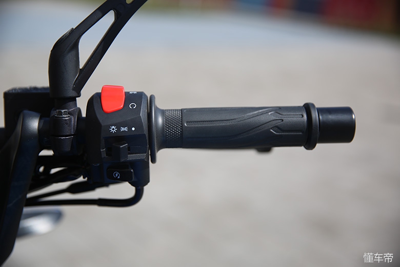 新感觉双缸250百公里加速,加速2秒左右的摩托车