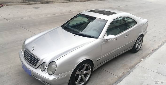 2万块钱买了一辆奔驰跑车 (花100万买一台奔驰超跑)