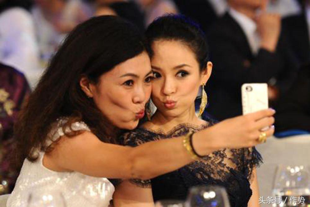 爱皮草爱蹭照、做微商搞代言，揭秘时尚芭莎女王——苏芒