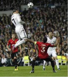 倒挂金钩跟凌空抽射的区别,倒挂金钩再现武磊式凌空抽射