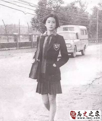 霍金本拉登高清壁纸,站着的霍金的照片