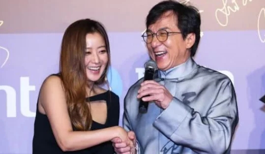 范冰冰和成龙的吻戏,范冰冰成龙小动作