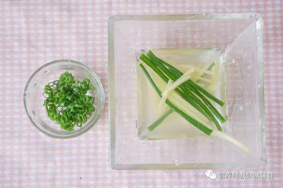 宝宝缺铁缺钙辅食应吃什么好,宝宝缺钙缺铁缺锌的表现