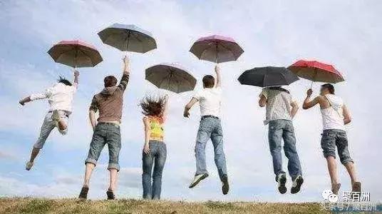 两个人合伙保持最初的梦想,两人合伙出钱出力都一样