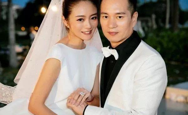 37岁安以轩因宫外孕做手术？！曾自嘲连鱼都养不来怎么养小孩！