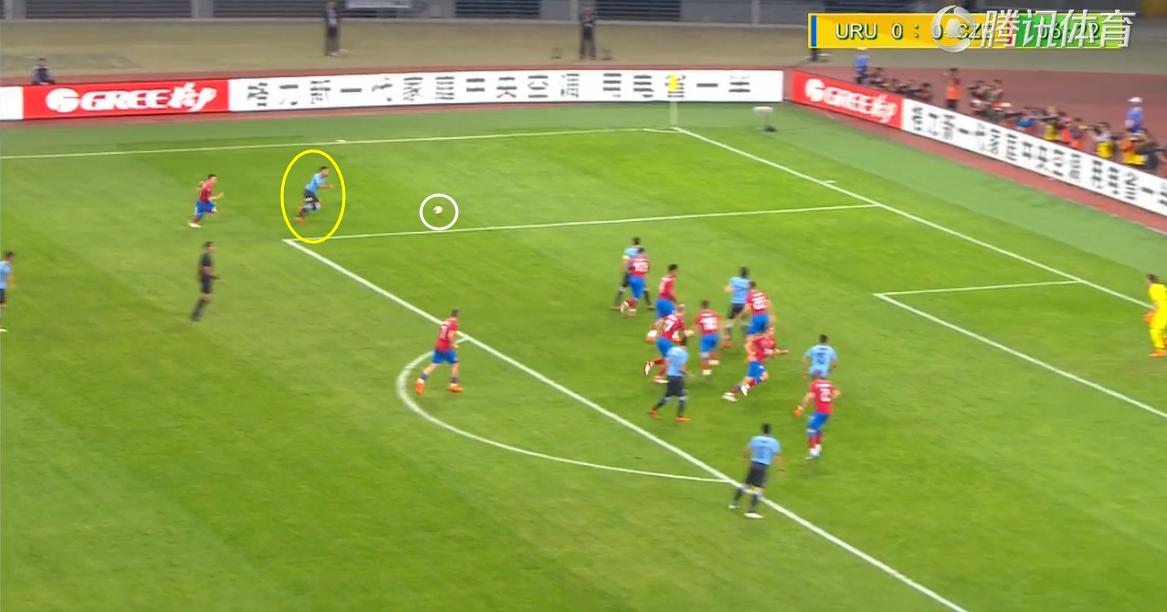 中国杯上倒钩的新疆球员,卡瓦尼单刀弧线球