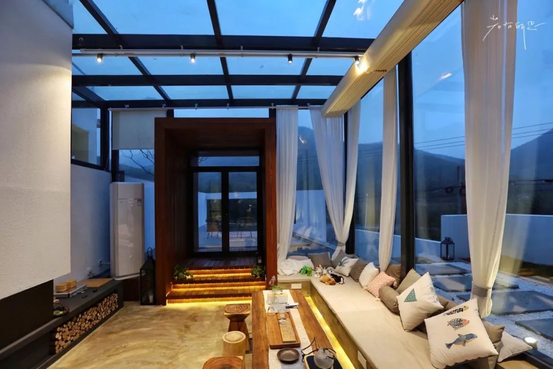 住进莫干山下的“鱼缸”，